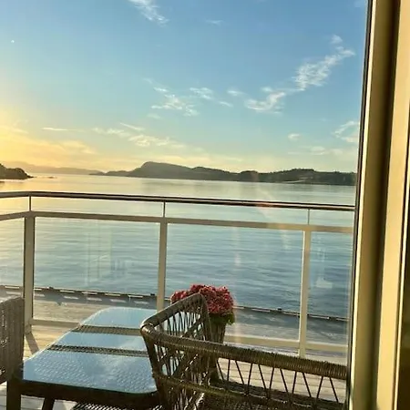 Seaside House With Stunning Sunsets & Sun Day Near Trondheim Dom wakacyjny Buvika